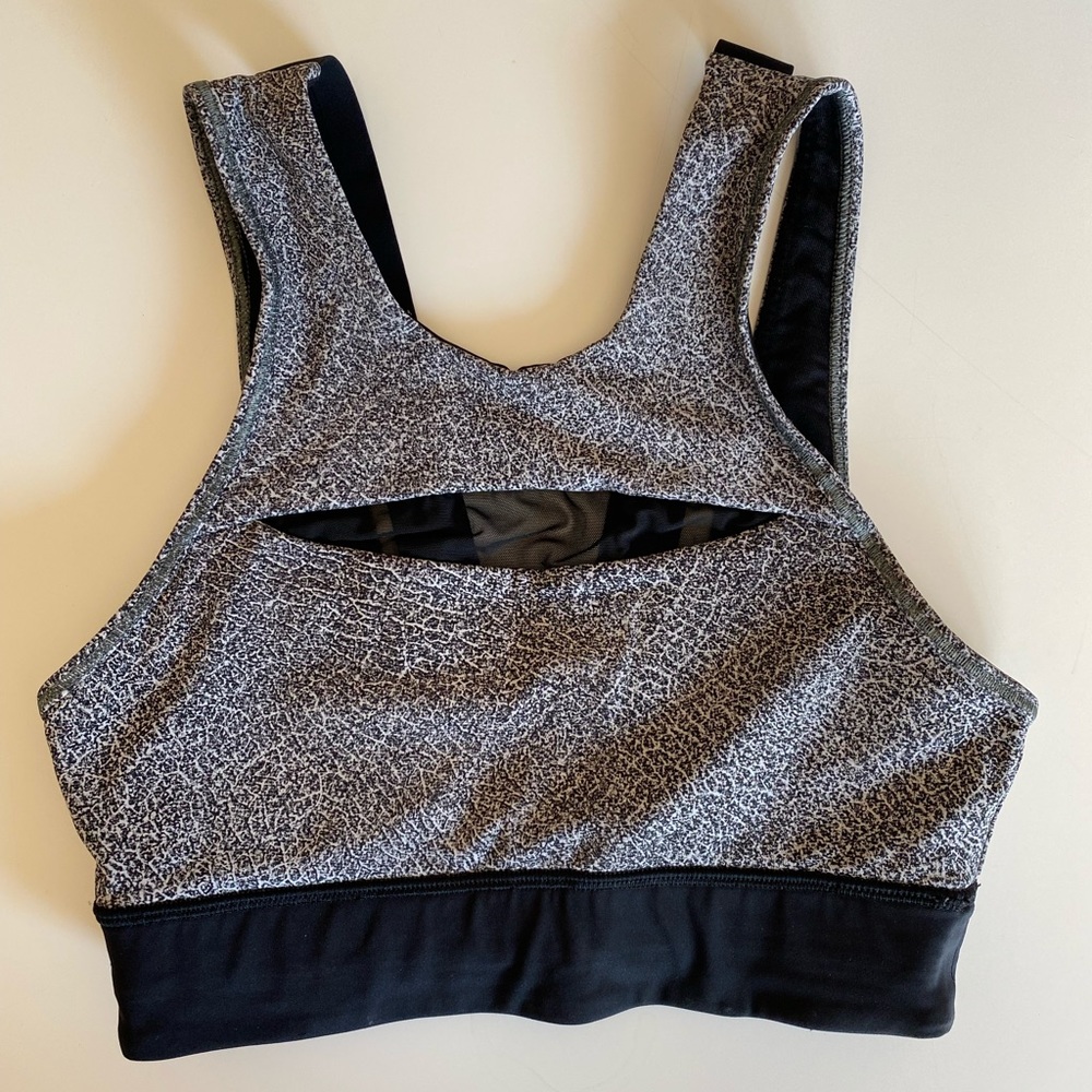 Lululemon women’s sports bra